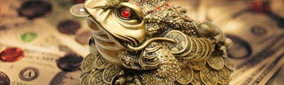 A toad with a coin in the mouth - A talisman attracts money
