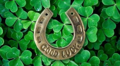 good luck horseshoe charm