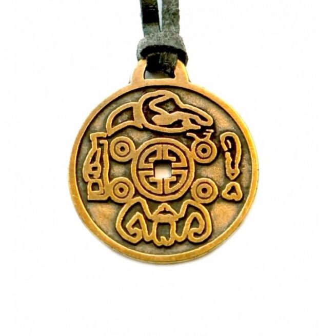 the front of the amulet praying for good luck